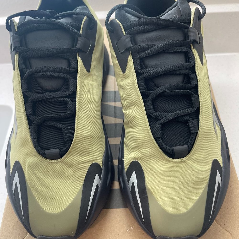 Yeezy 700 resin
